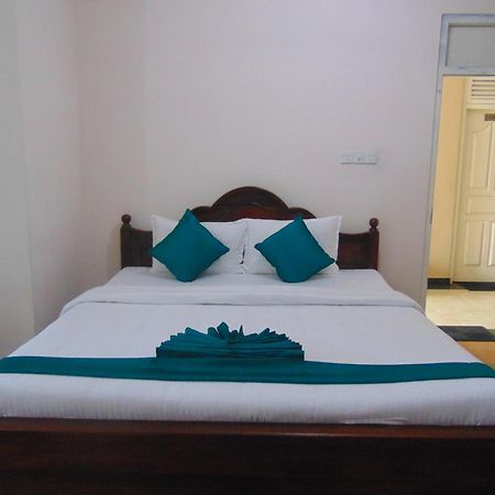 Sri Krishna Bhavan Hotel Hatton Buitenkant foto