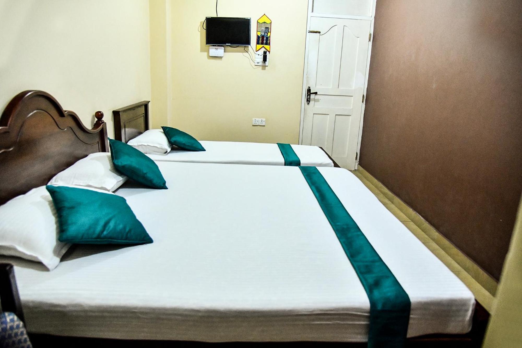 Sri Krishna Bhavan Hotel Hatton Buitenkant foto