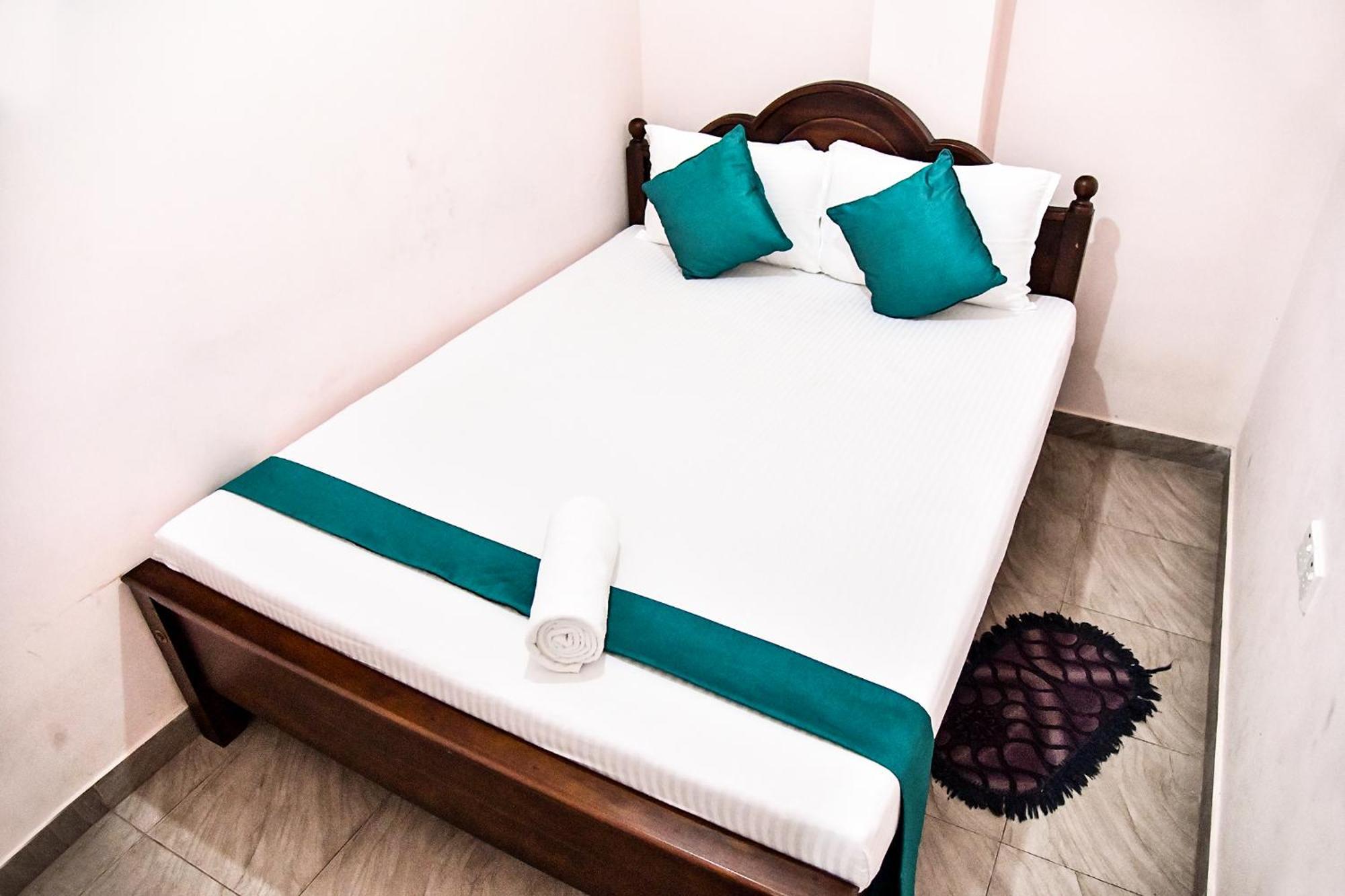 Sri Krishna Bhavan Hotel Hatton Buitenkant foto