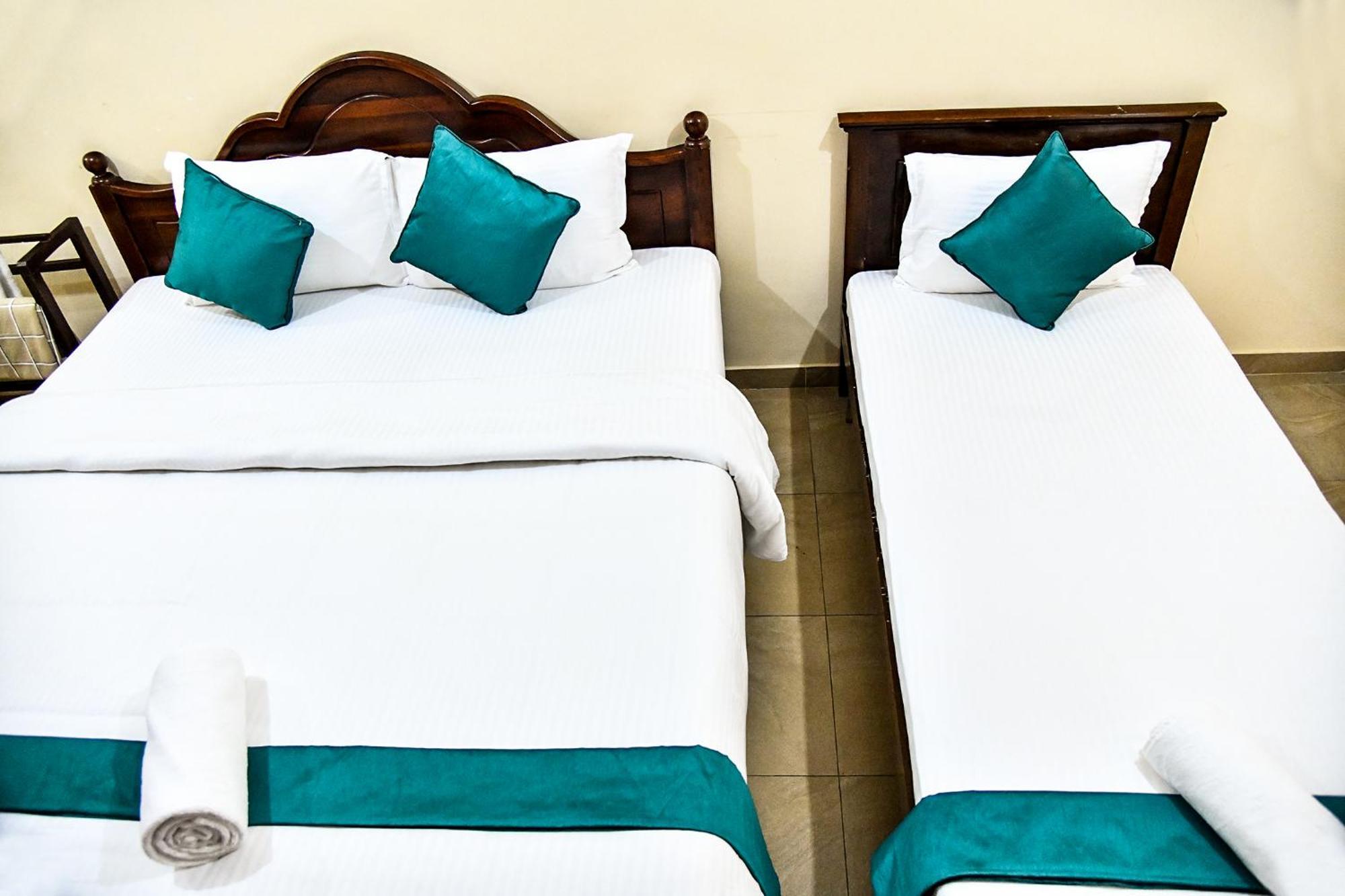 Sri Krishna Bhavan Hotel Hatton Buitenkant foto