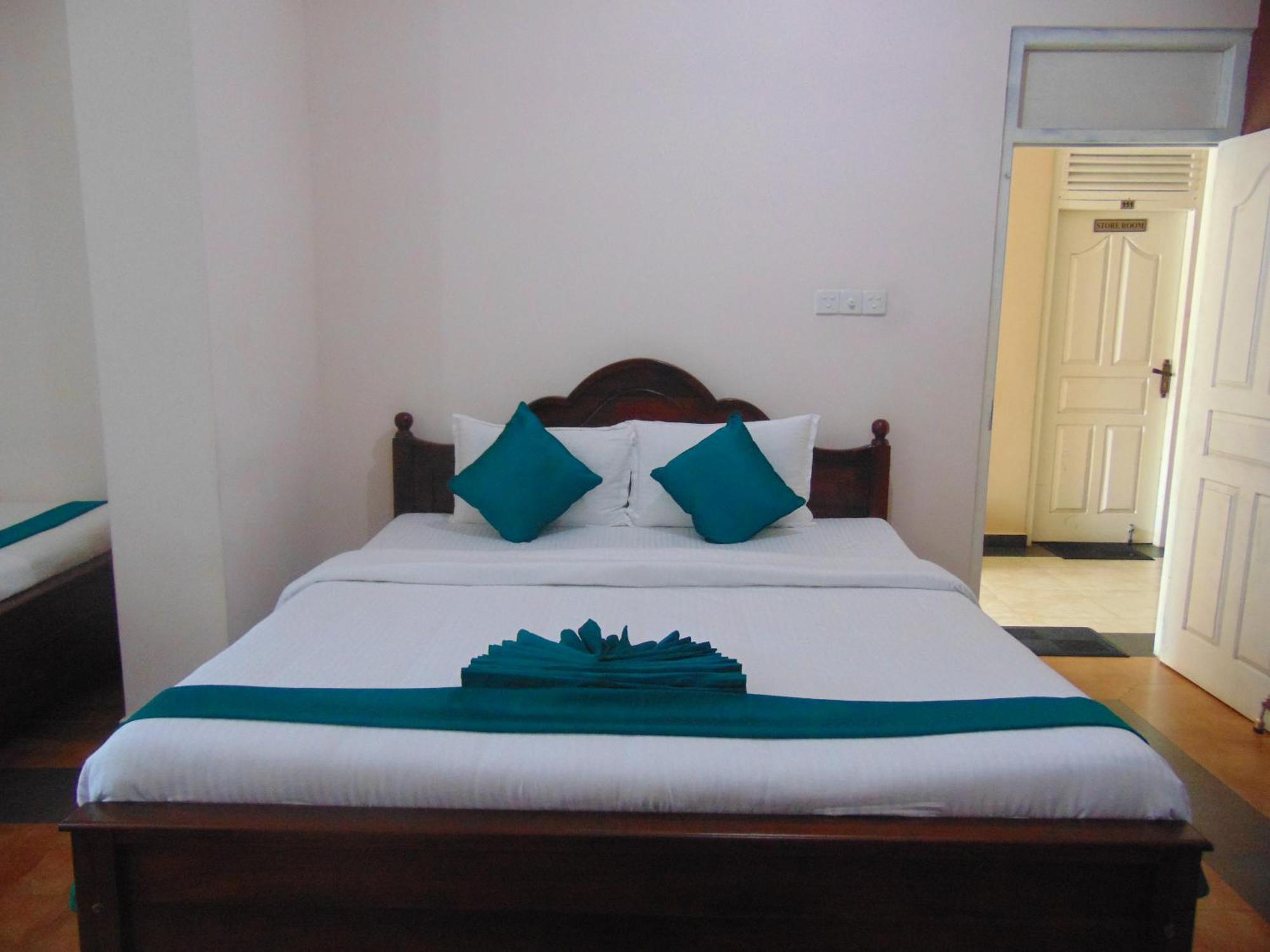 Sri Krishna Bhavan Hotel Hatton Buitenkant foto