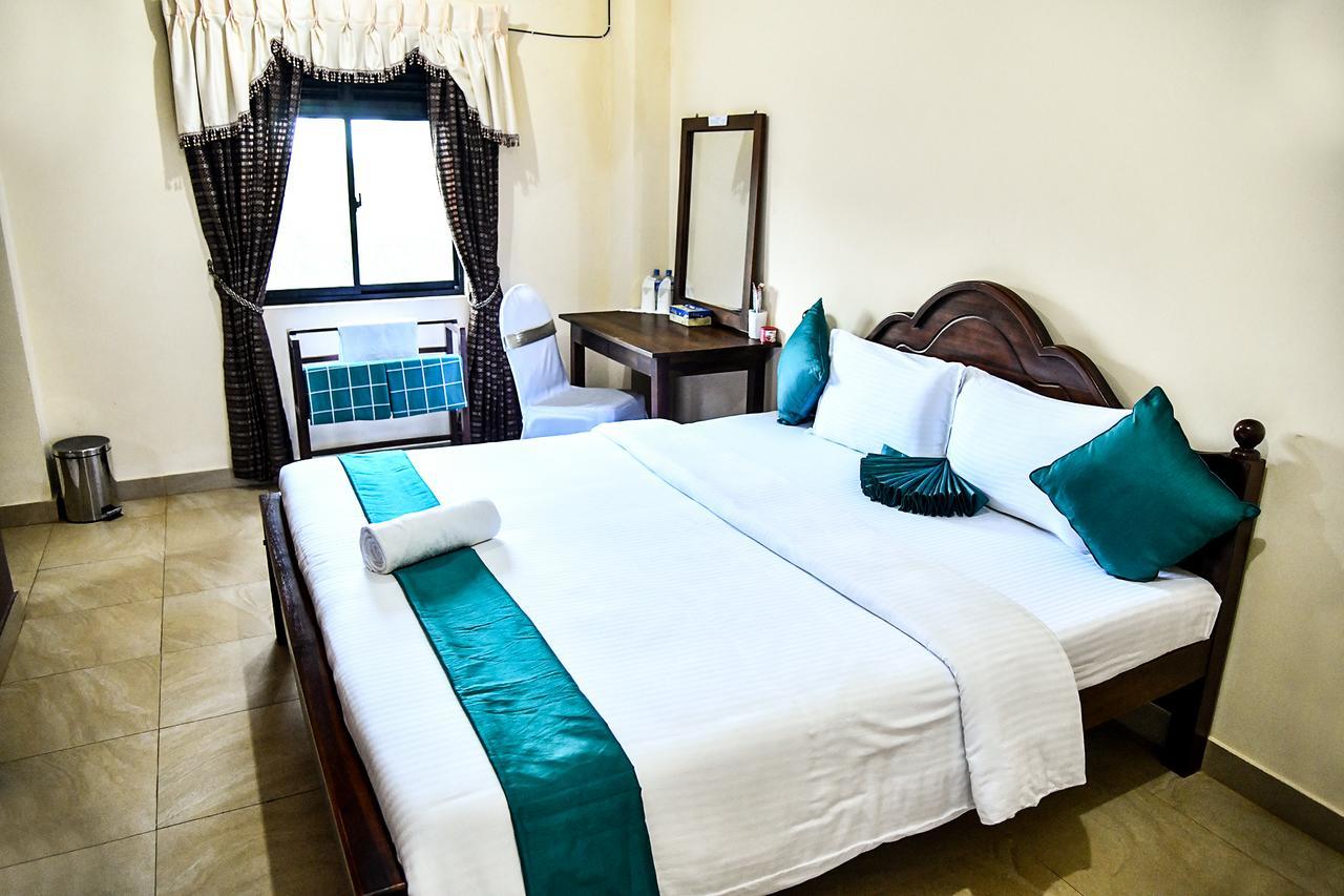 Sri Krishna Bhavan Hotel Hatton Buitenkant foto