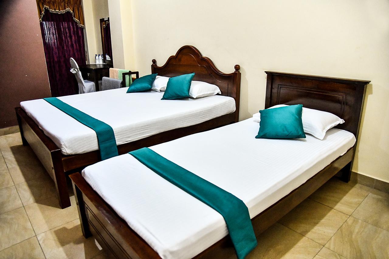 Sri Krishna Bhavan Hotel Hatton Buitenkant foto